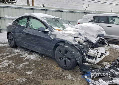 2021 Tesla Model 3 z USA, uszkodzony, nr VIN 5YJ3E1EB6MF993106